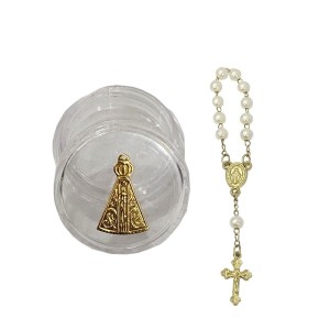 CXM75000 - Caixinha N. Sra. Aparecida Dourada c/ Dezena - 3,8x1,7cm