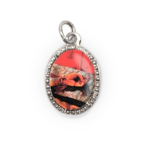 MD103807P10 - Medalha de Alumínio Oval Prata c/ 10un. Mãos Ensanguentadas de Jesus - 2X1,3cm