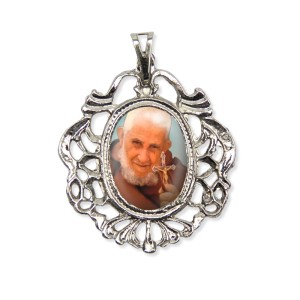 MD129404 - Medalha Frei Damião Camafeu Níquel - 5x4,2cm
