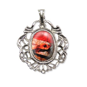 MD129408 - Medalha Mãos Ensanguentadas Camafeu Níquel - 5x4,2cm